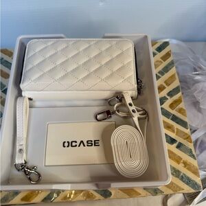 NWT White Quilted Women's Iphone 17 Wallet